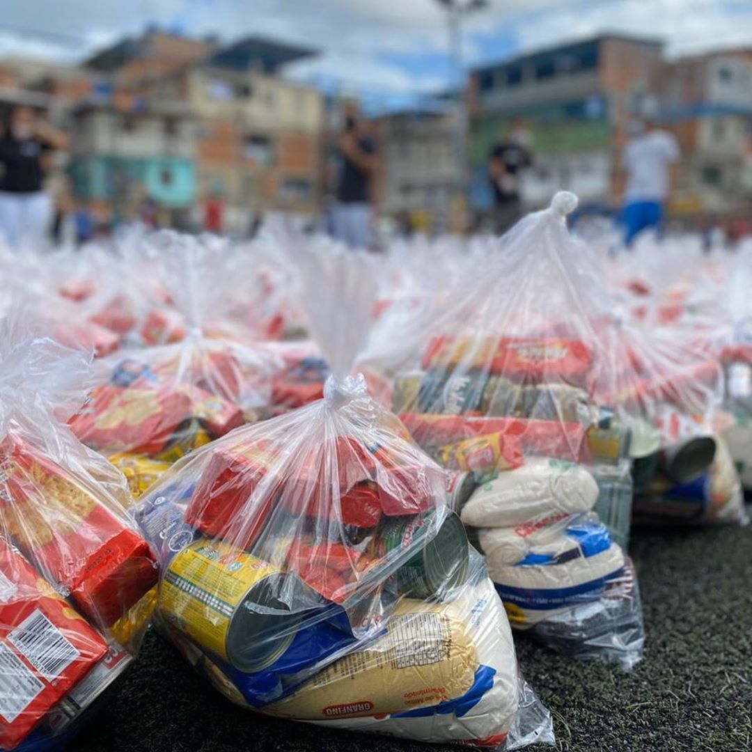 Doações para moradores do Gardênia Azul. Créditos Favela Vertical.jpg