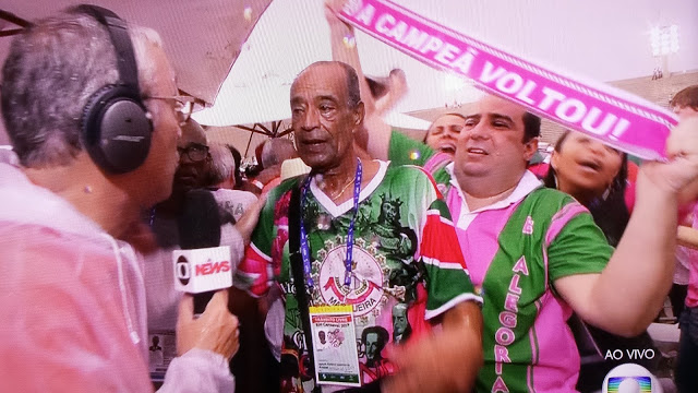 Arquivo:Carlinhos Pandeiro de Ouro - Mangueira campeã 20190306.jpg