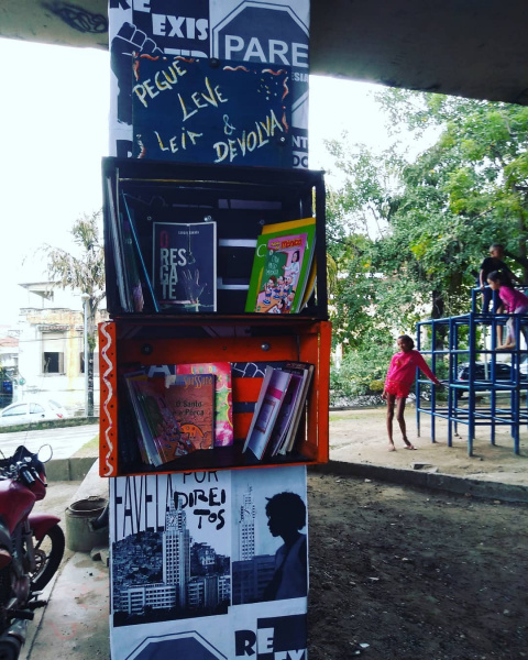 Arquivo:Biblioteca do Viaduto..jpg