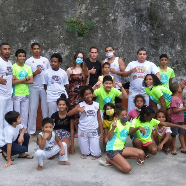Arquivo:Ação de entrega de cestas basicas, biscoito, álcool em gel para as famílias dos alunos dos projetos cadastrados da acaer..jpg