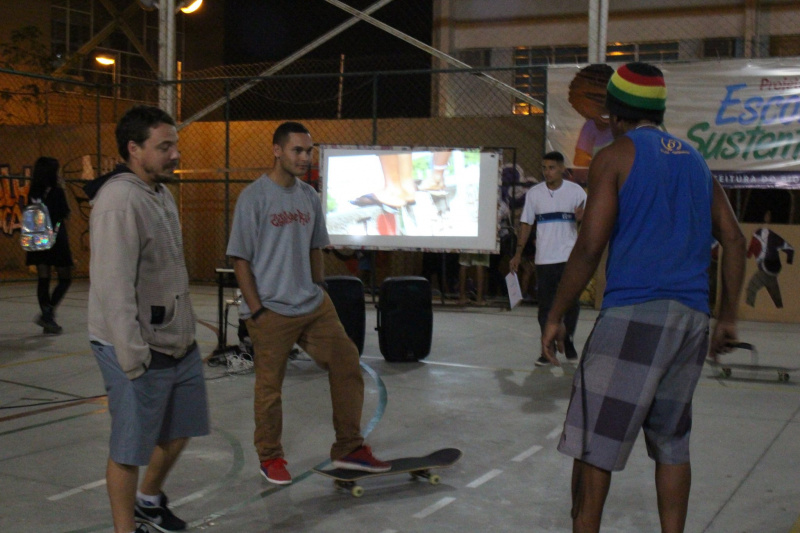 Arquivo:Atividades na E.M. Rodrigo Otávio..jpg