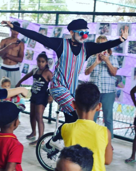 Arquivo:Atividade com palhaços..jpg