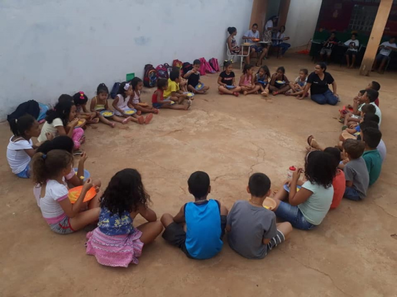 Arquivo:Conversar, brincar e discutir!.jpg