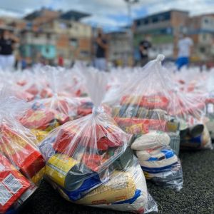 Doações para moradores do Gardênia Azul. Créditos Favela Vertical.jpg