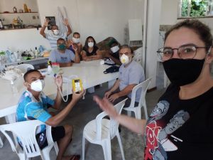 Reunião com participantes no Santa Marta.jpg