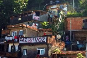 Crianças na favela