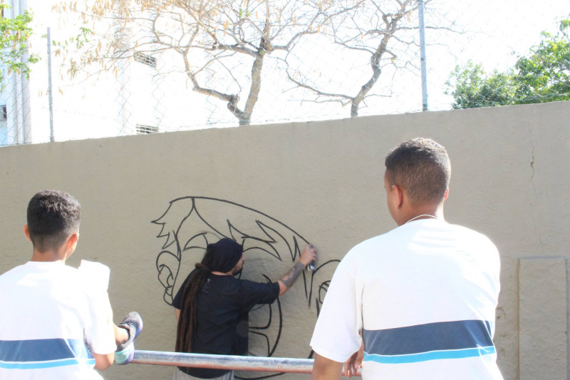 Arquivo:Grafite na E.M. Rodrigo Otávio..jpg