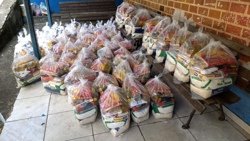 Arquivo:Doações de cestas básicas..jpg