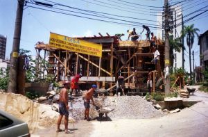 Construção do Centro Cultural da comunidade. (Página Somos Morro Azul).jpg