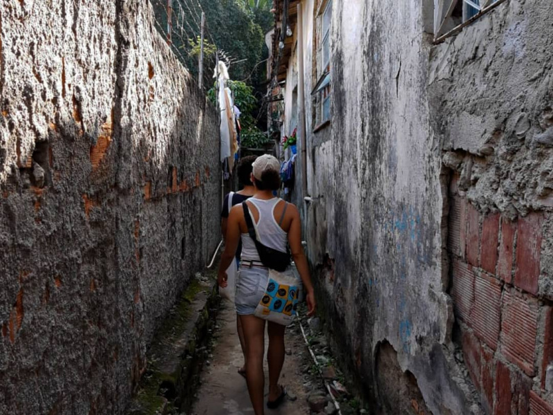 Arquivo:Pelos becos..jpg