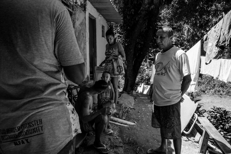 Moradores do Chapéu Mangueira e Babilônia no corre contra o Corona. Pedro Prado