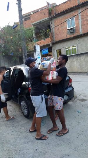 Doação de cesta básica.jpg